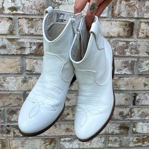 Pre-loved white western booties 6.5